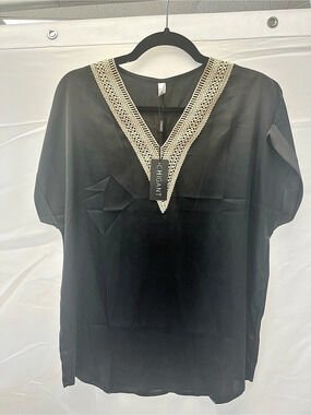 Chigant crochet Trim Tunic in Black Size Medium NWT